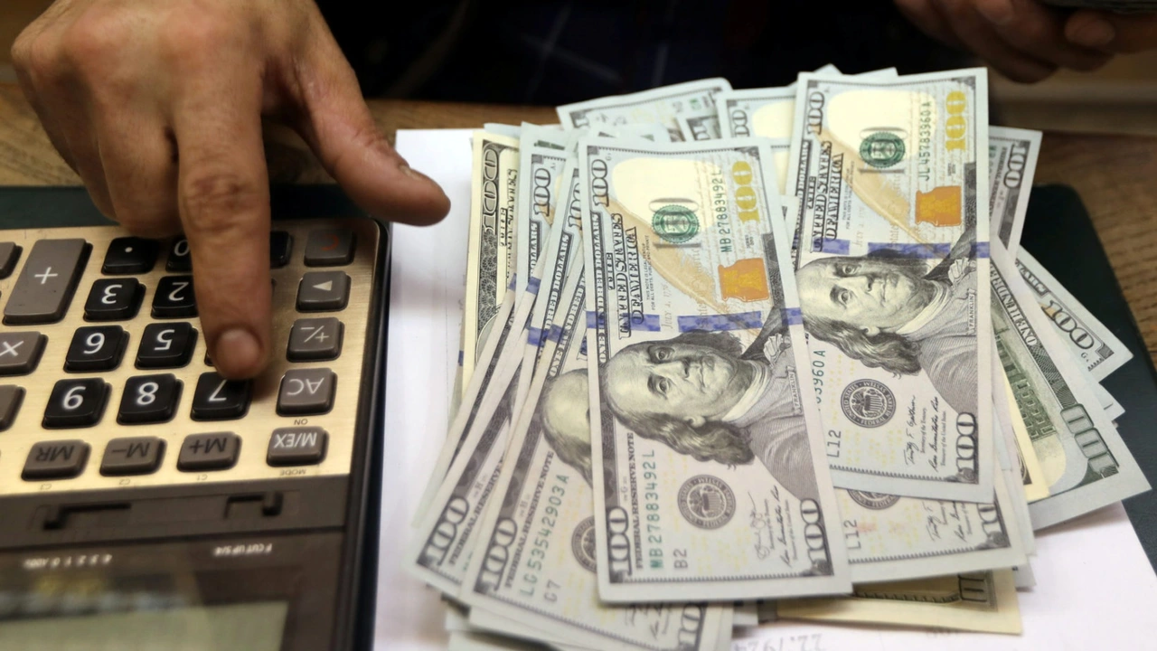 تحركات مفاجئة.. سعر صرف الدولار مقابل الجنيه السوداني في تداولات اليوم